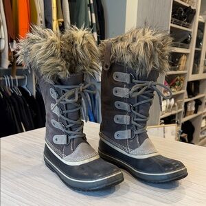 Sorel Women's Lace Up Boots - Black and Gray